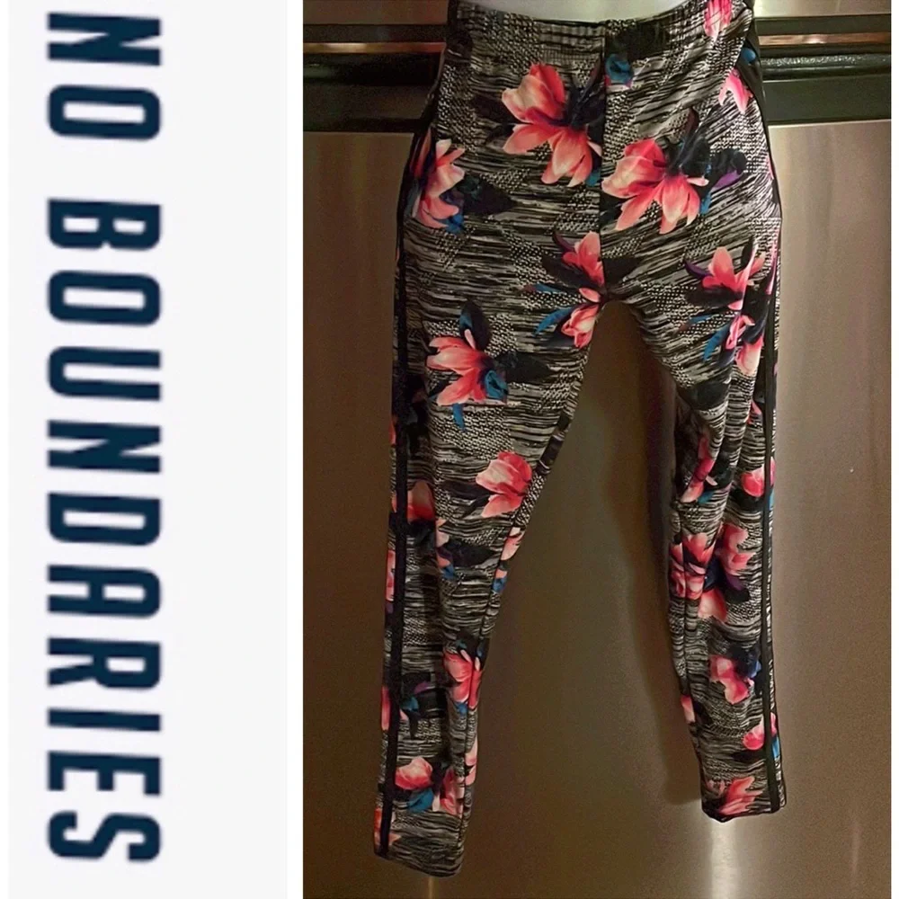 ‼️Free with Purchase‼️ Floral Leggings 🌺💜🦋 - Picture 3 of 13
